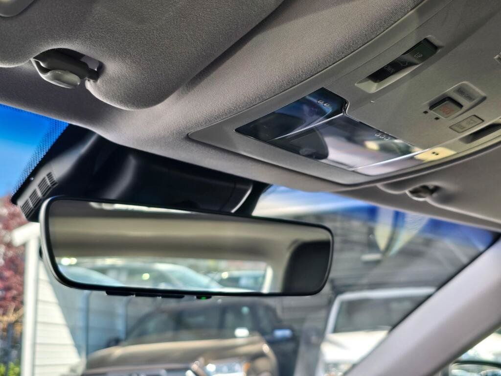 Used 2016 Lexus ES 300h w/ Navigation System Package FWD image 27
