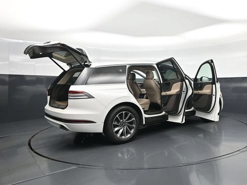 Used 2020 Lincoln Aviator Grand Touring w/ Elements Package Plus AWD/4WD image 5