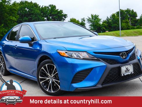 Used 2019 Toyota Camry SE FWD image 1