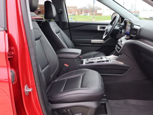 Used 2023 Ford Explorer XLT w/ Equipment Group 202A image 14