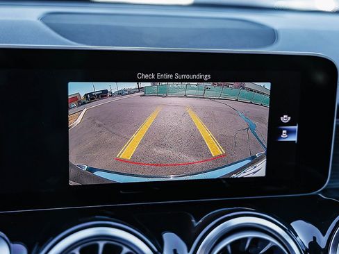 Used 2021 Mercedes-Benz GLB 250 image 23