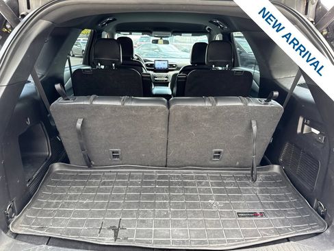 Used 2020 Ford Explorer XLT w/ Equipment Group 202A AWD/4WD image 14