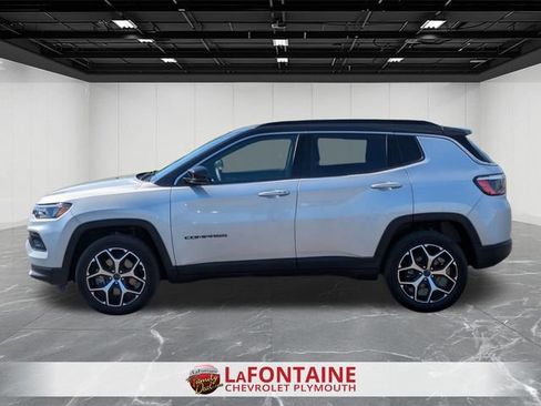 Used 2025 Jeep Compass Limited AWD/4WD image 2