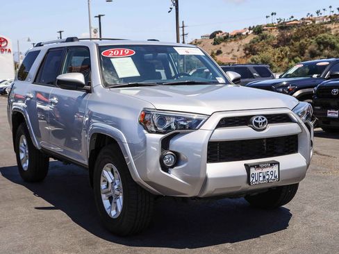 Certified 2019 Toyota 4Runner SR5 w/ Convenience Package RWD image 3
