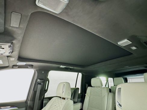 Used 2025 Cadillac Escalade ESV Sport Platinum AWD/4WD image 25
