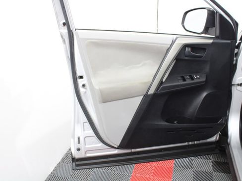 Used 2013 Toyota RAV4 LE AWD/4WD image 13
