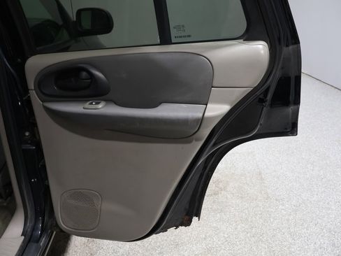 Used 2004 Chevrolet TrailBlazer LS w/ LS Preferred Equipment Group image 23