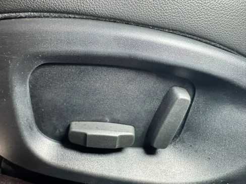 Used 2018 Jaguar XE Premium image 11