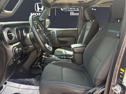 Used 2022 Jeep Wrangler Unlimited Rubicon 4xe AWD/4WD image 9