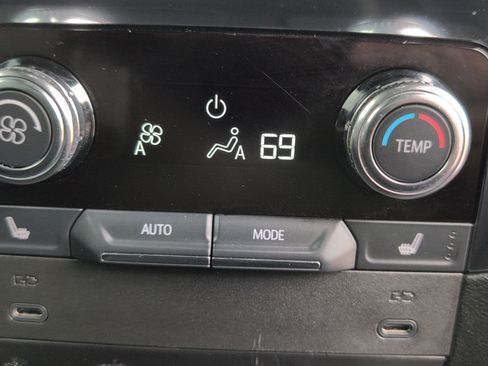 Used 2025 GMC Yukon XL Denali AWD/4WD image 34