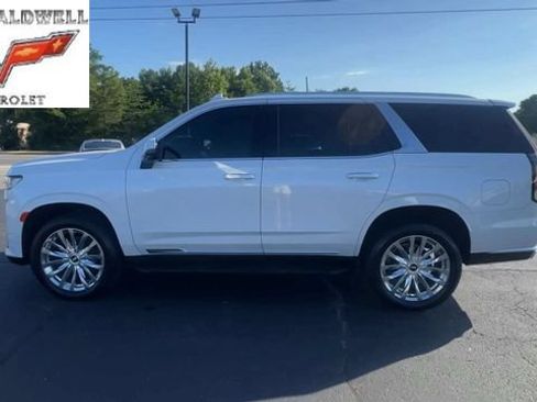 Used 2022 Cadillac Escalade Premium Luxury AWD/4WD image 5