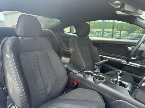 Used 2018 Ford Mustang Coupe RWD image 8