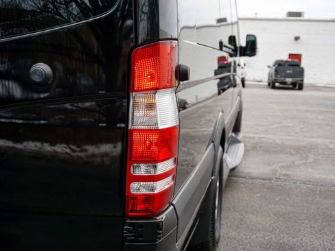Used 2014 Mercedes-Benz Sprinter 2500 image 92