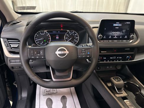 Certified 2025 Nissan Rogue SV image 3