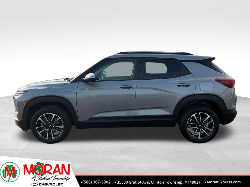 Used 2025 Chevrolet TrailBlazer LT AWD/4WD image 3