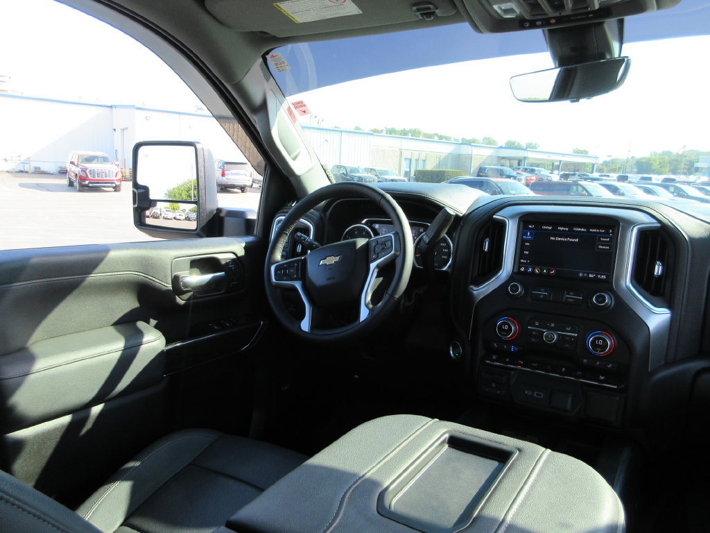 Certified 2022 Chevrolet Silverado 3500 LTZ w/ LTZ Convenience Package AWD/4WD image 29