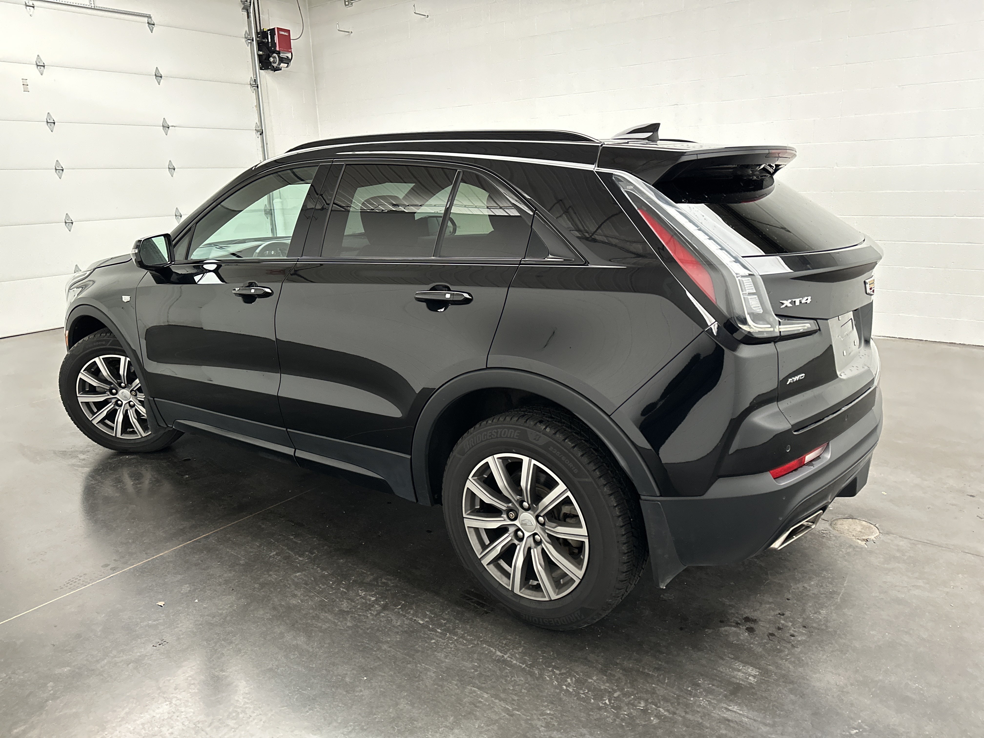 Used 2023 Cadillac XT4 Sport w/ Sun And Sound Package AWD/4WD image 8