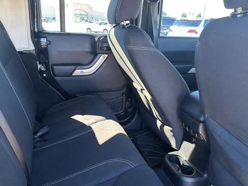 Used 2016 Jeep Wrangler Unlimited Sahara w/ Connectivity Group AWD/4WD image 62