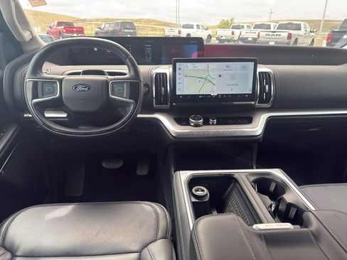 Used 2025 Ford Expedition Platinum AWD/4WD image 14