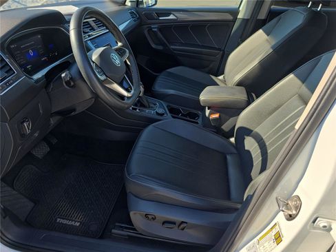 Used 2022 Volkswagen Tiguan SE image 11