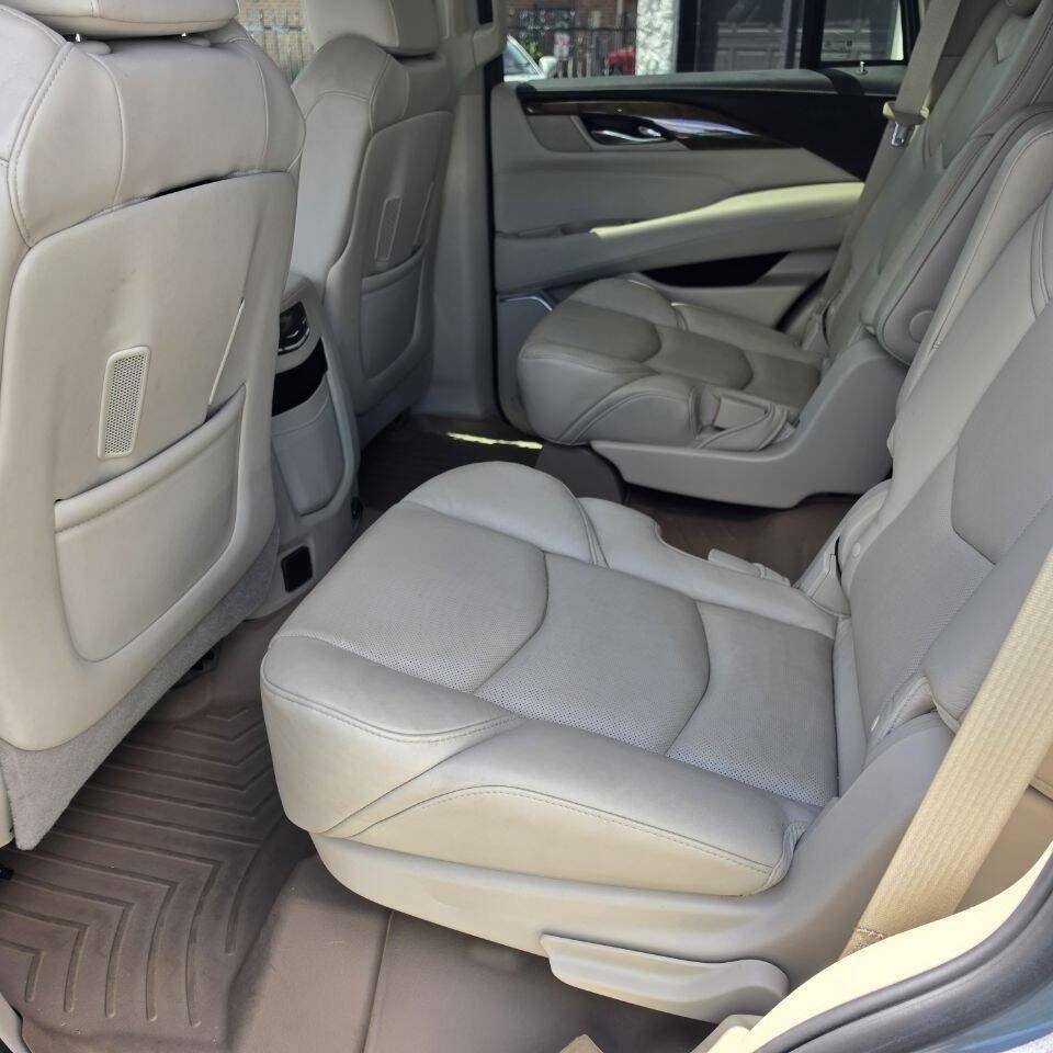 Used 2019 Cadillac Escalade Luxury RWD image 12