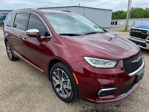 Used 2021 Chrysler Pacifica Limited w/ Premium & Safety Sphere Group AWD/4WD image 7
