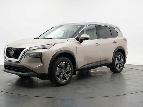 Used 2025 Nissan Rogue SV FWD image 3