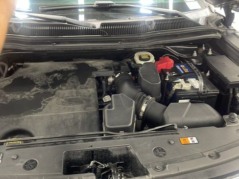 Used 2017 Ford Explorer XLT AWD/4WD image 26