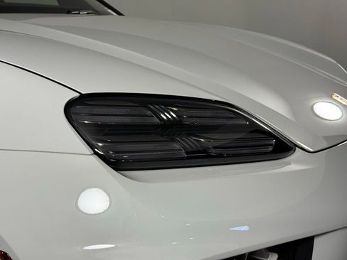 New 2025 Porsche Macan 4S Electric image 15