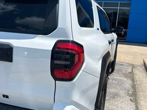 Used 2025 Toyota 4Runner SR5 AWD/4WD image 4