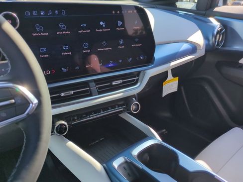 New 2026 Chevrolet Equinox EV LT image 13