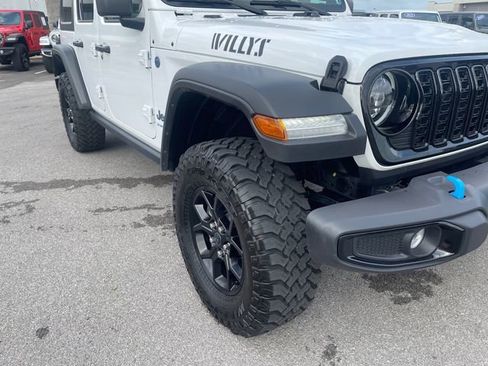 Used 2024 Jeep Wrangler Unlimited AWD/4WD image 21