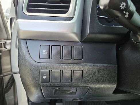 Used 2017 Toyota Highlander LE AWD/4WD image 20