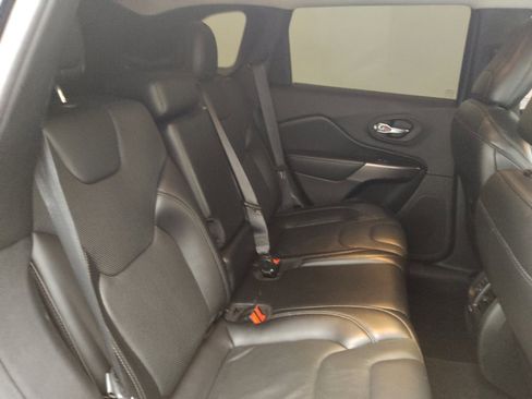 Used 2019 Jeep Cherokee Limited image 19