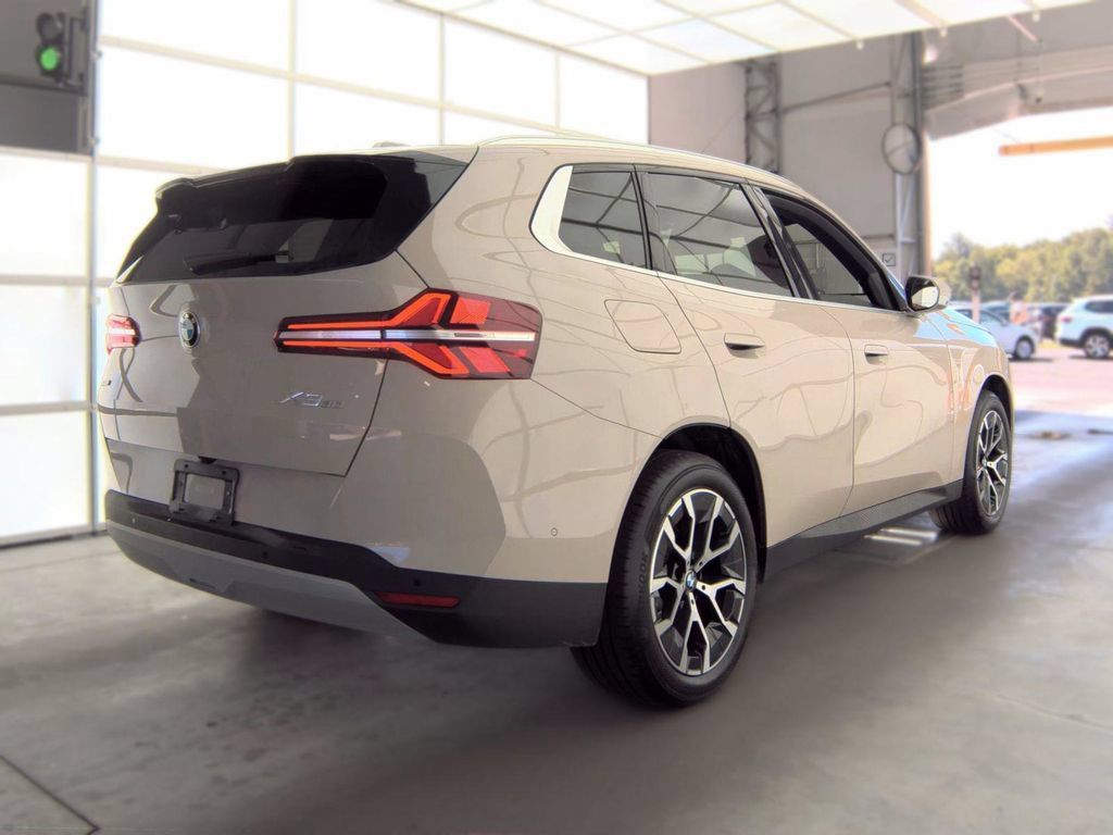 Used 2025 BMW X3 xDrive30i w/ Premium Package AWD/4WD image 4