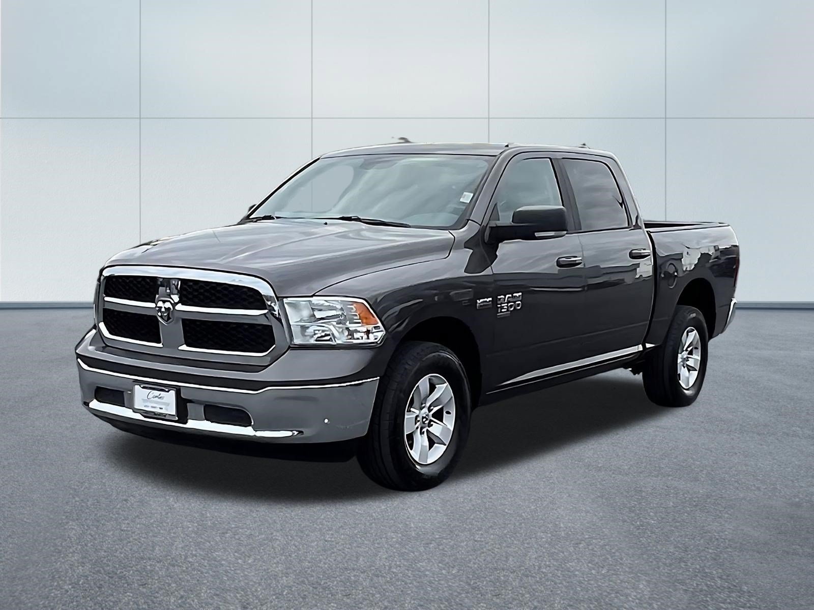 Used 2019 RAM 1500 Classic SLT w/ Luxury Group AWD/4WD image 3