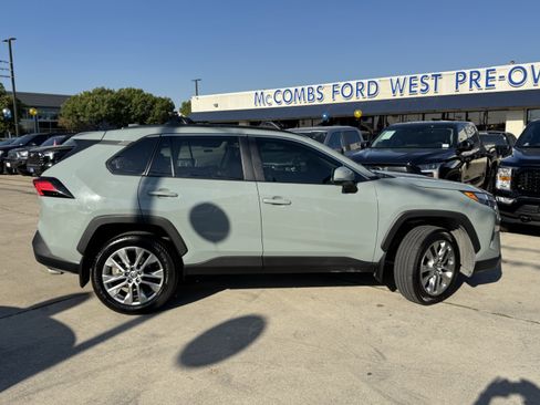 Used 2023 Toyota RAV4 XLE Premium image 4