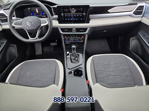 New 2026 Volkswagen Taos SE FWD image 10