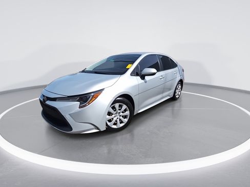 Used 2022 Toyota Corolla LE FWD image 4