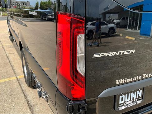 Used 2021 Mercedes-Benz Sprinter 3500 image 31