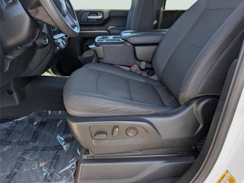 Used 2025 Chevrolet Silverado 2500 Custom w/ Custom Value Package image 13