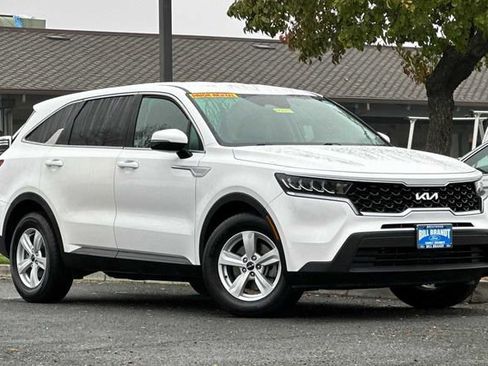Used 2022 Kia Sorento LX image 2