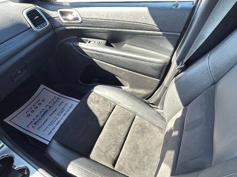 Used 2021 Jeep Grand Cherokee Laredo X image 14