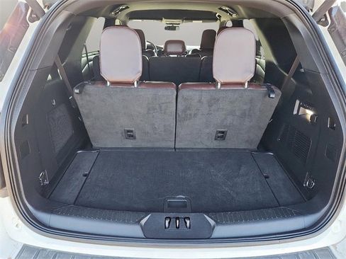 Used 2022 Ford Explorer Platinum w/ Equipment Group 601A image 7