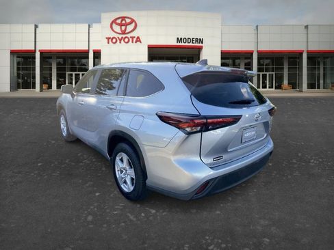 Certified 2024 Toyota Highlander LE FWD image 6