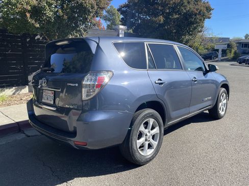 Used 2012 Toyota RAV4 EV image 9