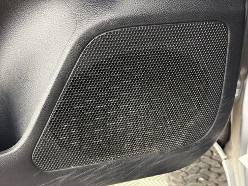 Used 2018 Toyota Tacoma SR w/ SR Convenience Package image 22