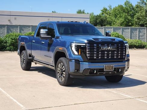 Used 2026 GMC Sierra 2500 Denali Ultimate w/ LPO, Black Badging Package AWD/4WD image 3