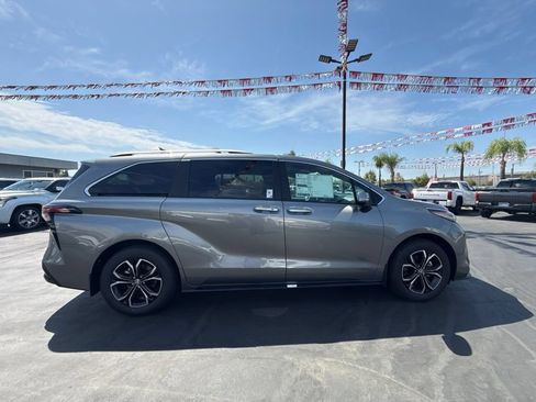 New 2026 Toyota Sienna Platinum AWD/4WD image 12