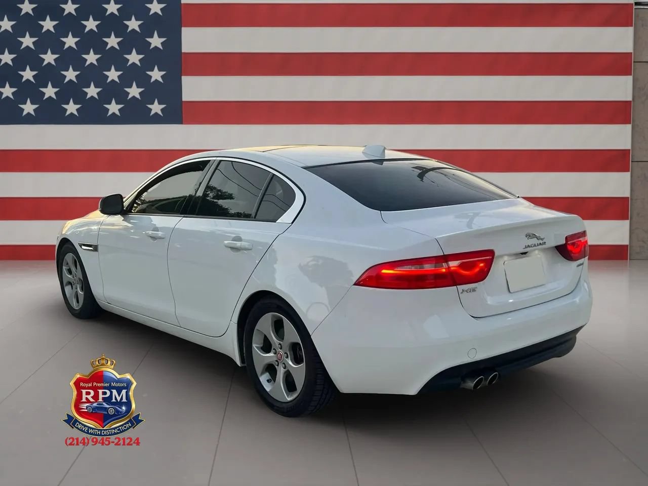 Used 2017 Jaguar XE RWD image 11